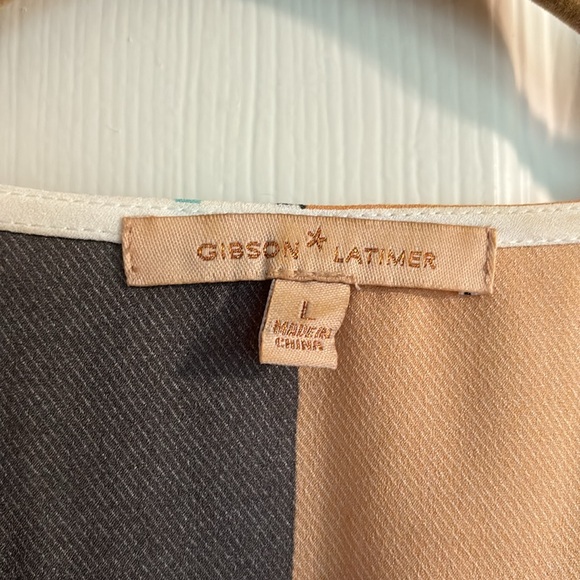 Pretty multicolored geometric top - Picture 2 of 5